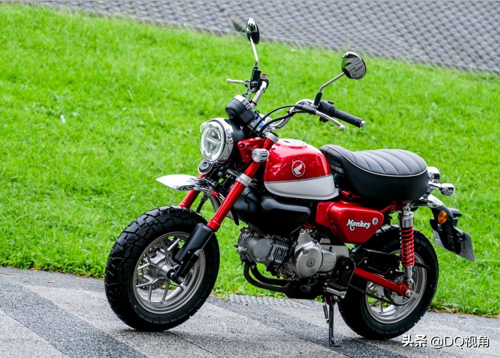 那简单来说它就是本田旗下的超小型摩托车,拥有经典的档车元素