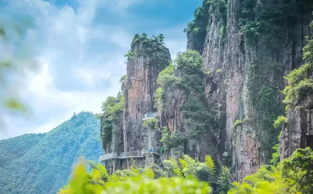 江南最后的秘境,云雾缭绕古寨梯田,美成仙境,成都出发动车直达
