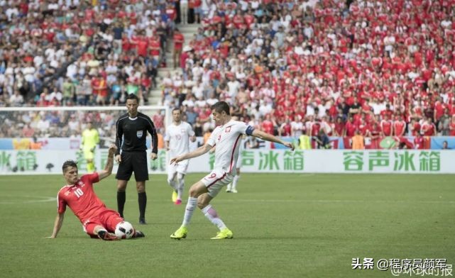 为什么足球比赛有那么多广告(欧洲杯赛场上为什么到处都是中文广告？)