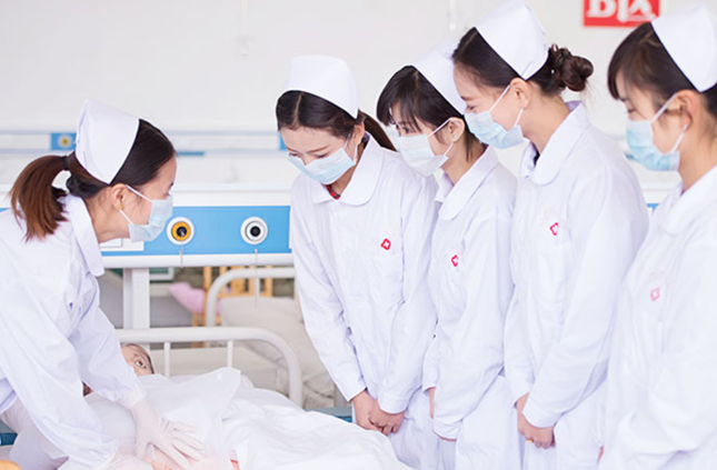 家境一般的学生适合报考的院校，录取分数不高，毕业后还很好就业