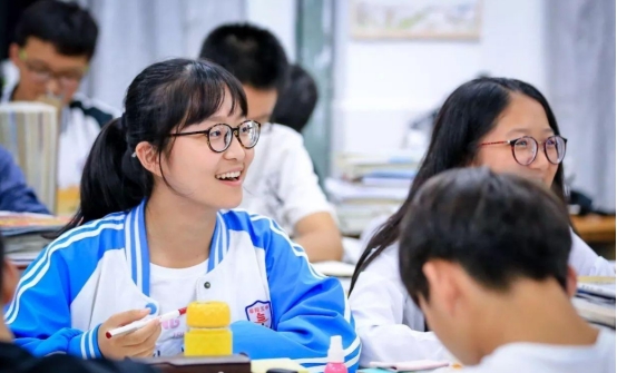 659分高考状元无学可上，父母无脸见人，复读一年以674分圆梦北大