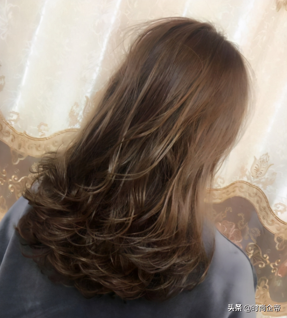"发尾烫"又开始流行了,这里30张发型图片给你参考,拿走不谢