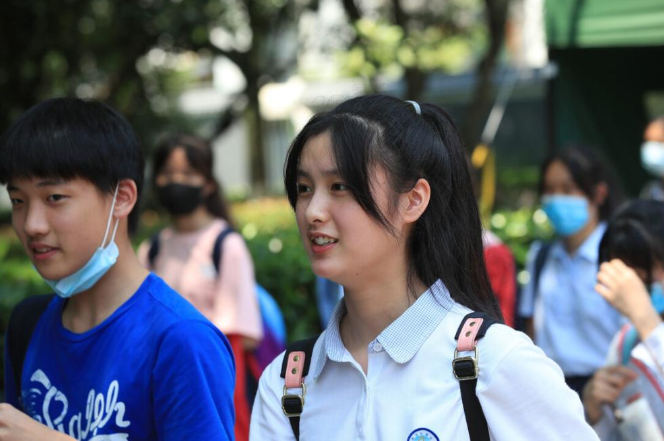 高考迎来好消息，辽宁考生今年高考录取率或将升高，家长很高兴