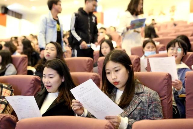 二本院校的“医学生”，毕业后都到哪里高就？多半做这几种工作