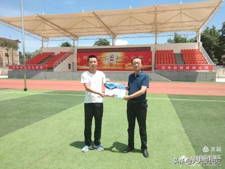 宁县一中飞行员同学 领录取通知书啦