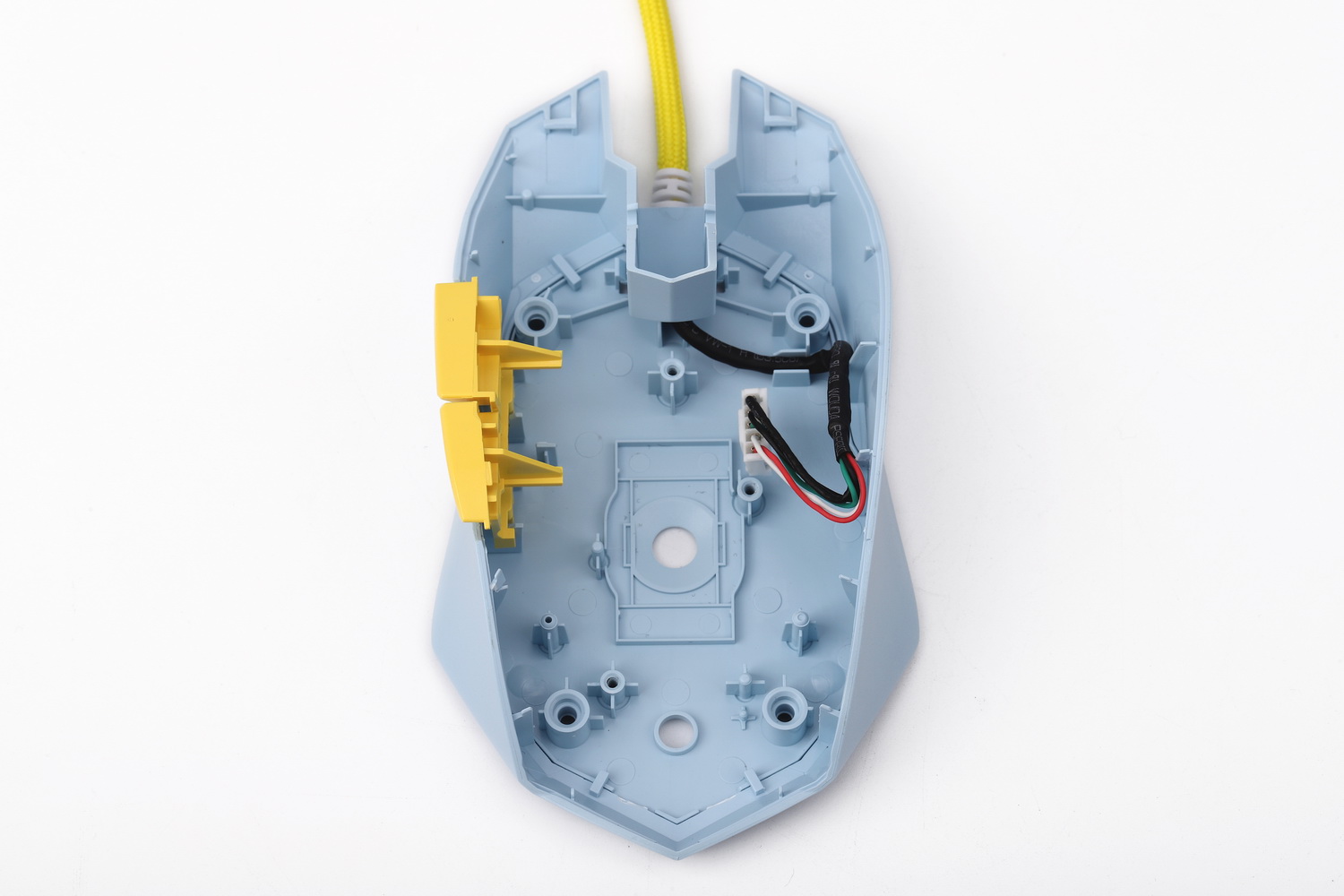 因为em910是悬浮式滚轮,鼠标的底盖和pcb板的结构因此有些不同,两块