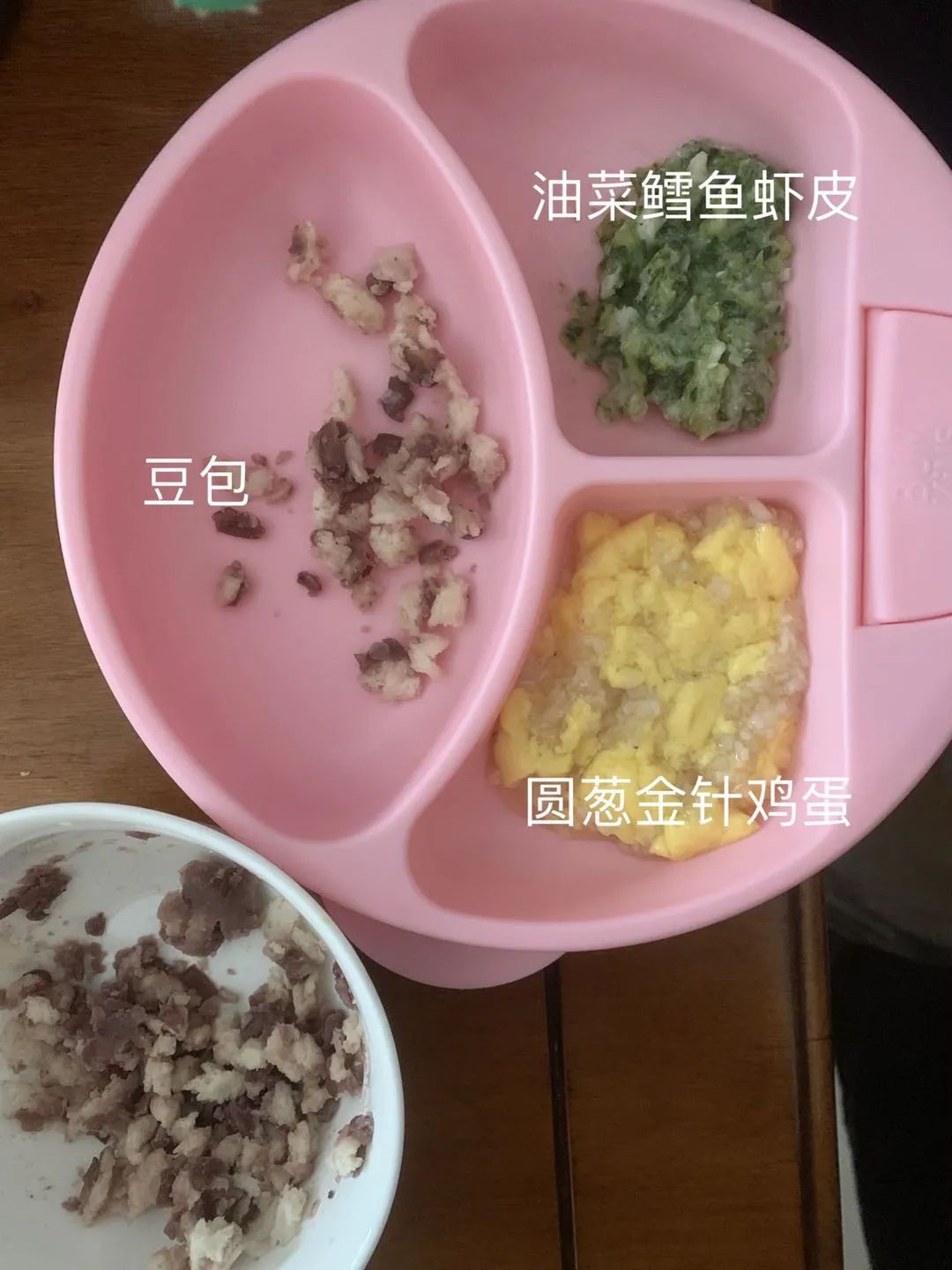 小宝宝一口辅食一口牛油果，对不对？