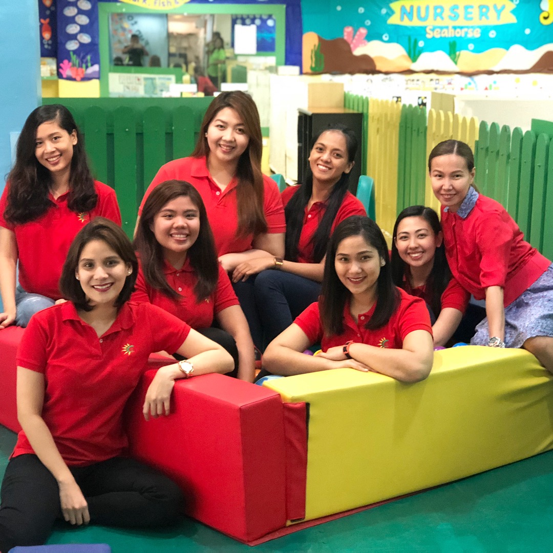 为什么那么多非英语国家的外教在中国教英语？他们的口音标准吗？