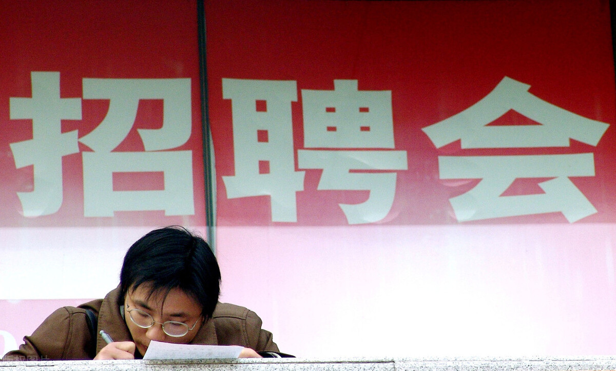 大学不在省会城市有多悲哀，如果不信的话，请看看信阳师范学院