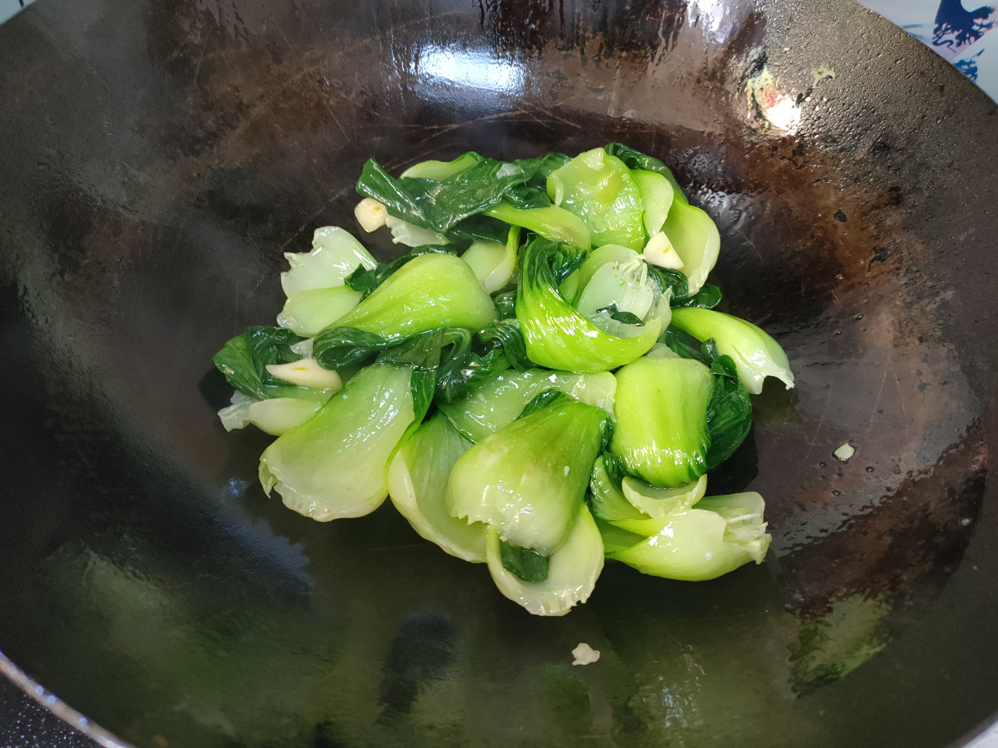 好吃的香菇炒油菜（十步轻松做出好吃的香菇炒油菜）