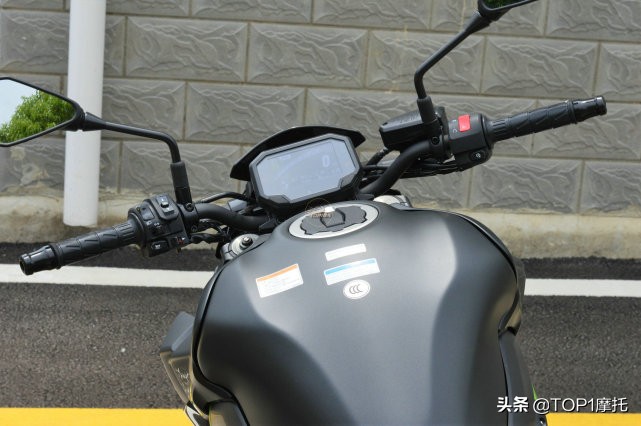 不只是性价比高 准公升级四缸街车 川崎Z900简单试驾