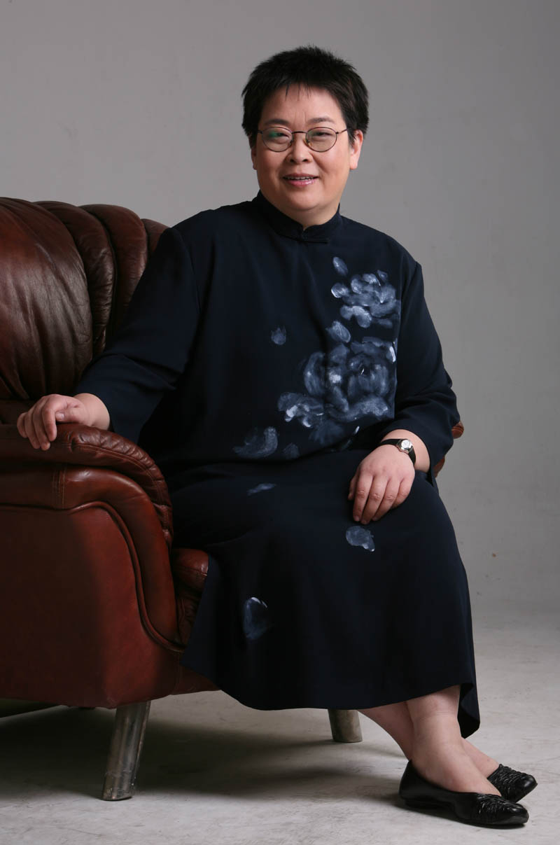 央视女主播逃不过的魔咒：大龄不婚？这10位女主持最大56最小已38