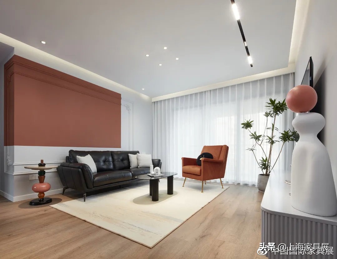 爱马仕橙+蓝跳色，这个150㎡的极简家充满了时尚与活力