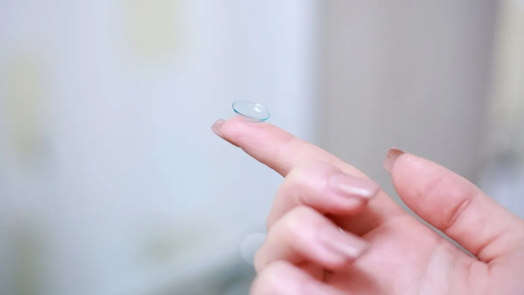 为了治好孩子的近视,花上万块配“OK镜”到底值不值?