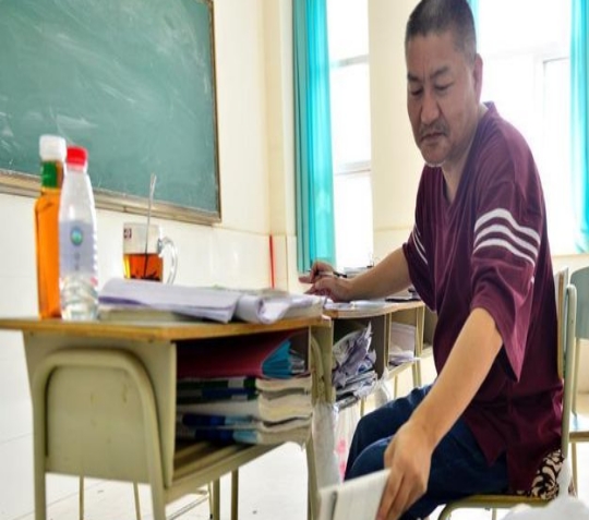 ​高考钉子户，54岁大叔高考25次，年入百万就想圆梦川大