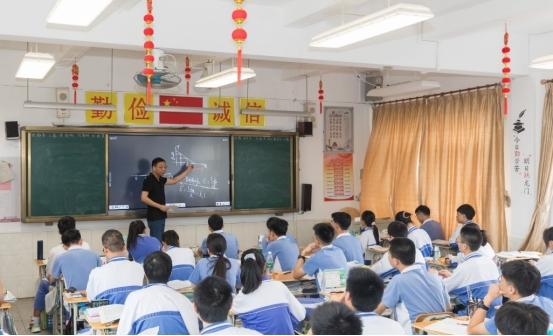 南京大学、武汉大学谁实力更强？两所名校“对决”，4个差距明显