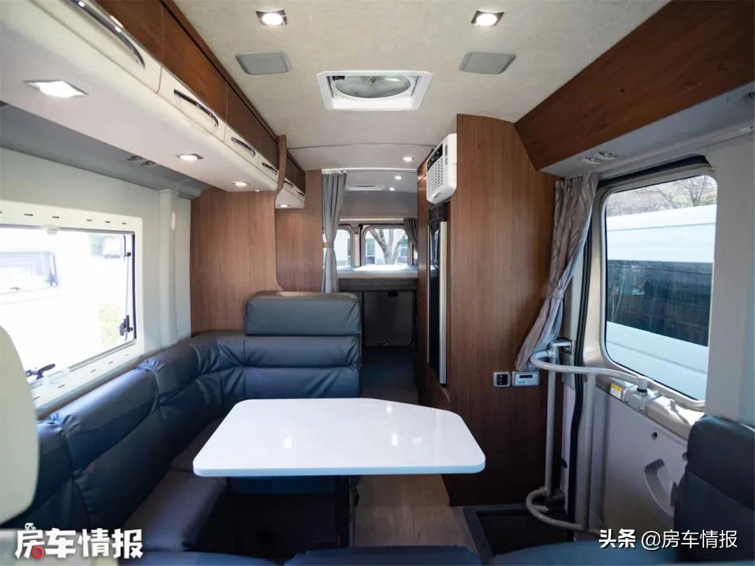 新款丰田考斯特房车，4.0L动力足，大沙发特舒服行李箱能住人
