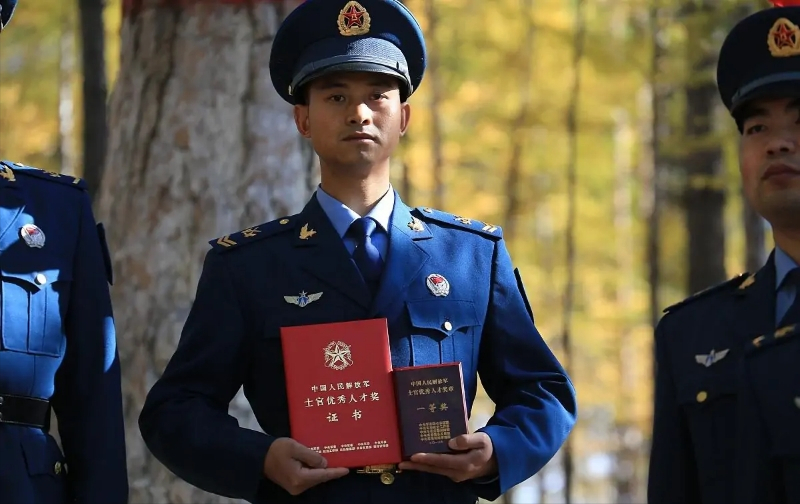 参军入伍考军校和考士官学校有7大区别，新兵和父母须知