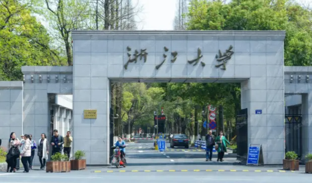 国内985高校排名大洗牌，清华北大并驾齐驱，国防科大排名下降