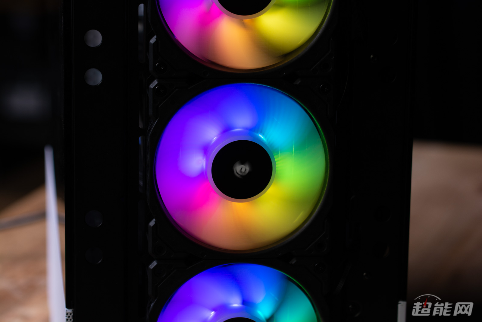 美商海盗船H150i ELITE CAPELLIX 水冷评测