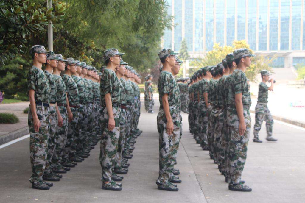 进入大学一个月了，感觉怎么样？我来告诉你