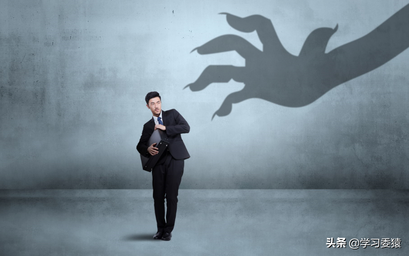 职场中，有些人明明有心机，却假装情商低：趁早这么识破，不吃亏