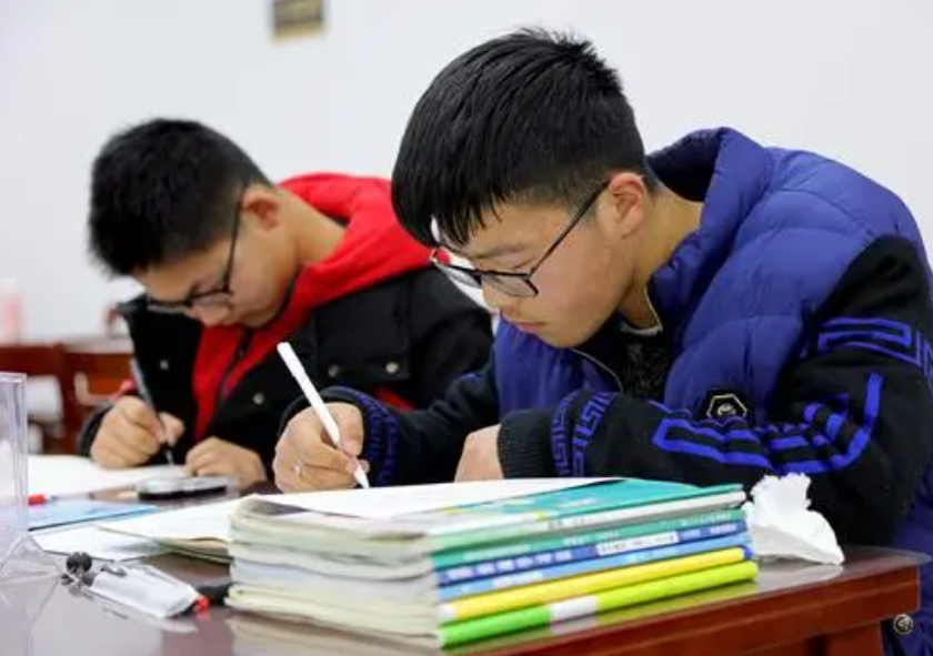 四川一所“县级”高中，今年14名同学考入清北，教学实力不容小觑