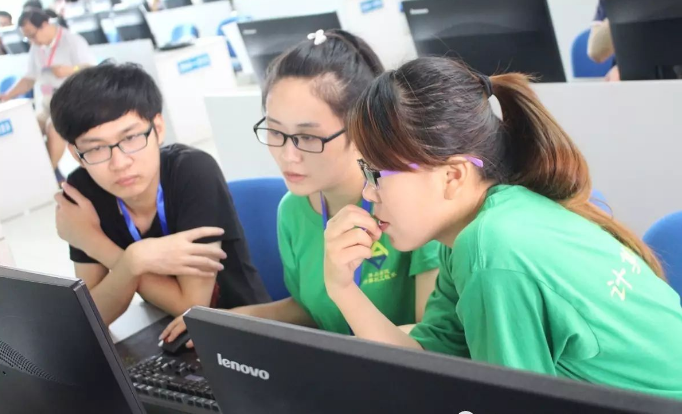 准大一新生，上大学带电脑用处大不大？听听辅导员的意见，很中肯