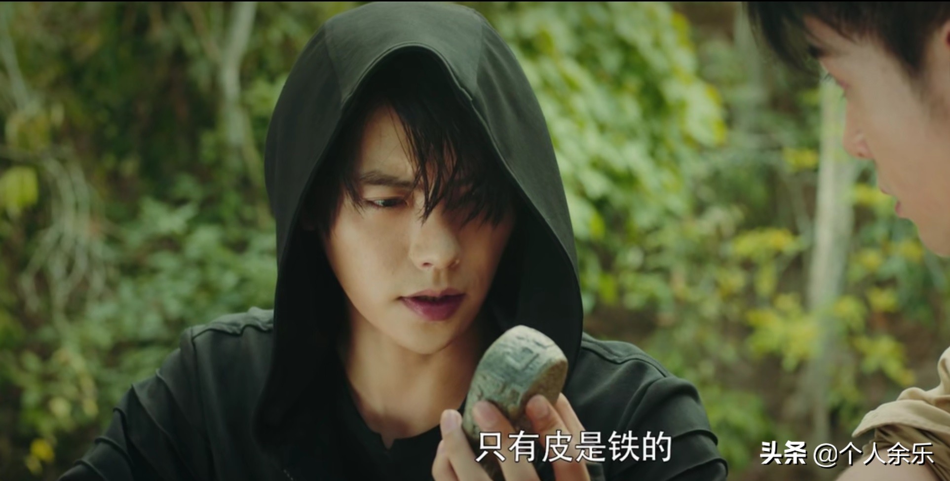 《终极笔记》八乃村“塌肩膀”是谁？神秘“铁块”又是何物