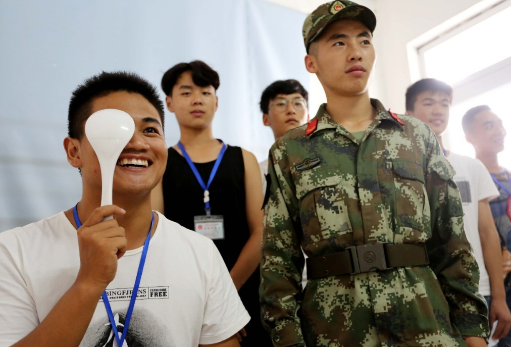 征兵出现新的要求，满足条件才能去当兵，学生可作参考