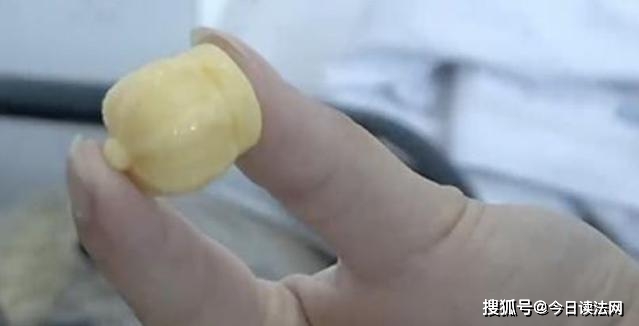 微商产品有多可怕？女子怀孕后吃了这种软糖，致流产，索赔还遭拒