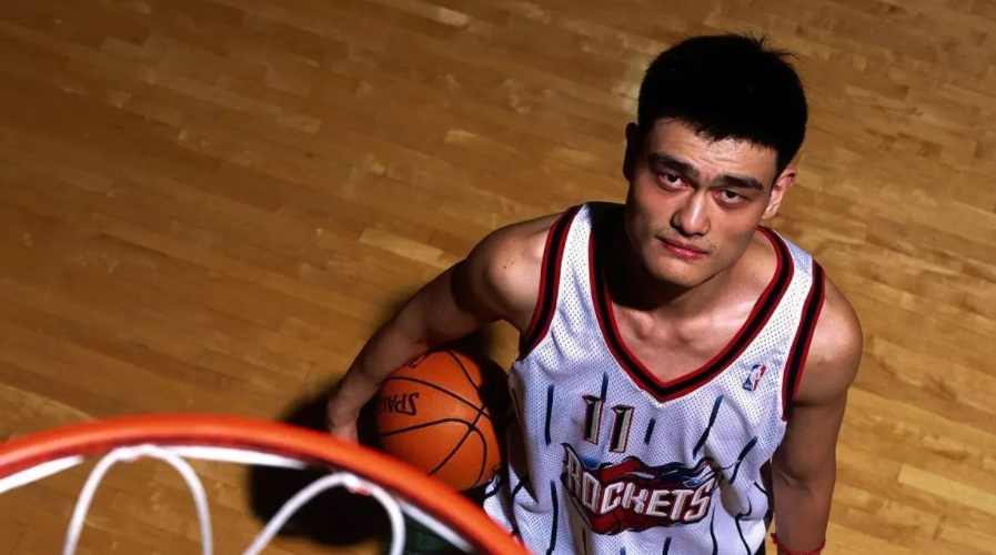 安踏为什么与nba解除合约(安踏终止NBA续约，球迷之夜被取消，李易峰等艺人纷纷发声)