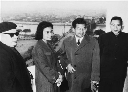 西哈努克在中国帮助下复国，问如何偿还？毛主席：我们不是军火商