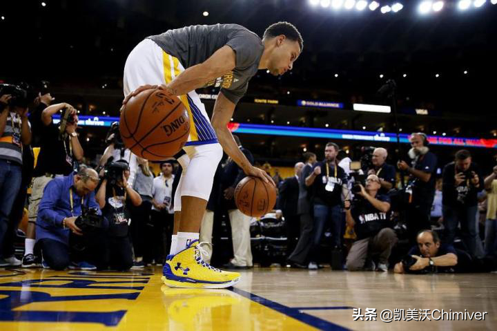 nba地板为什么用木的(NBA球馆的木地板让人看起来热血沸腾的原因揭晓)