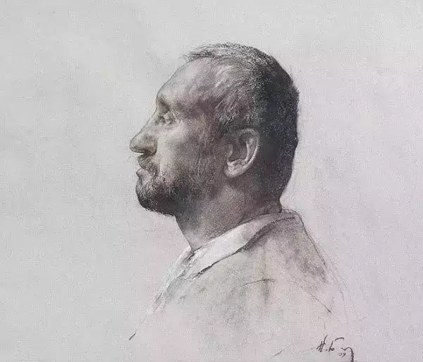 列宾美术学院素描作品，带你走进那个世界，对美另类的诠释