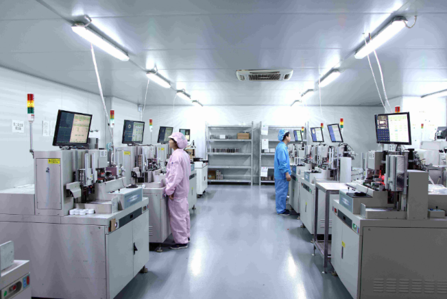 他674分考进清华，采访中痛哭，父亲每日挑200担沙供他读书