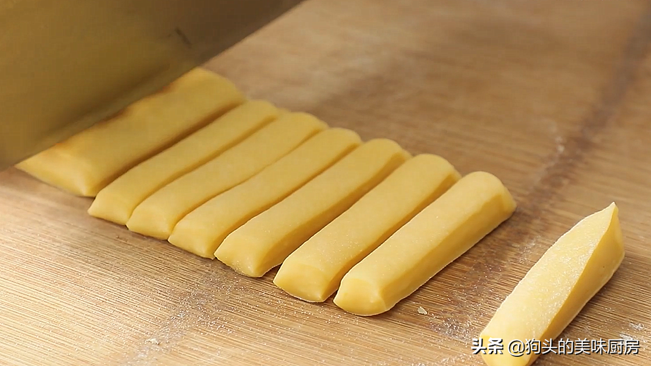 家里有鸡蛋就能做的鸡蛋酥，用料简单味道好，入口酥脆香而不腻