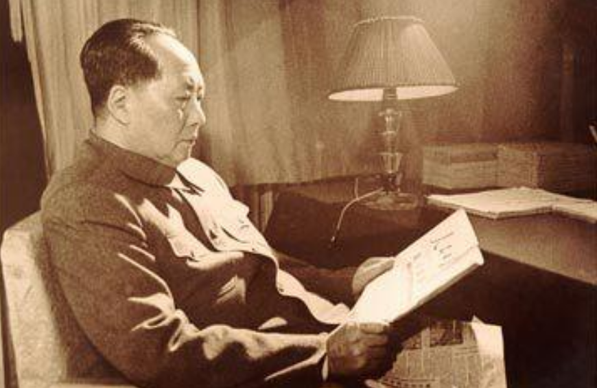 湖南老家外甥女到北京探亲，毛主席开玩笑：你给舅舅带啥礼物了？