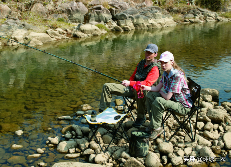 请农民兄弟吃了一顿饭才教我的夏钓技巧,原来钓鱼学问这么大!
