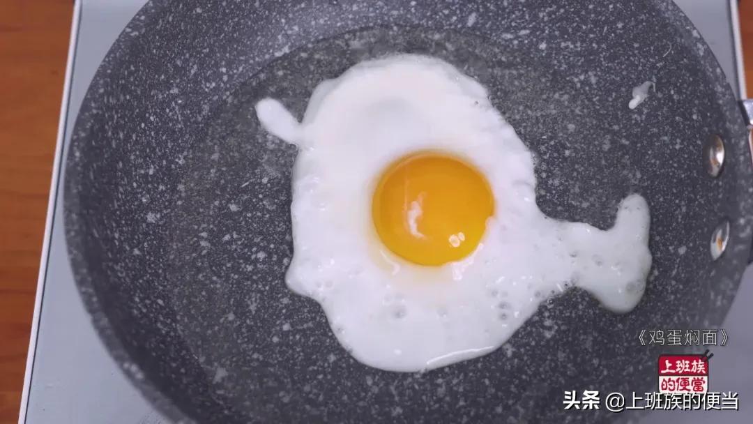 只要两个鸡蛋一把挂面，5分钟就能做出一碗绝世美味的面条