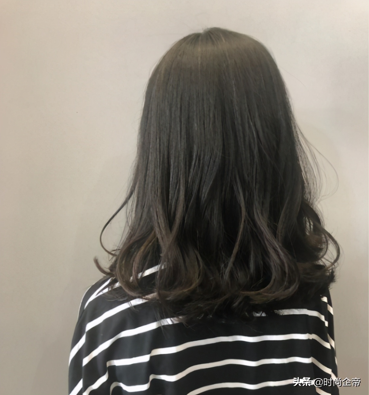 "发尾烫"又开始流行了,这里30张发型图片给你参考,拿走不谢