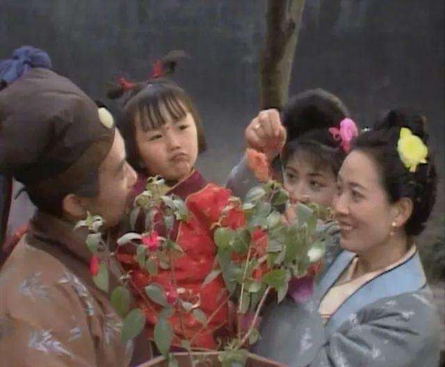 “只因在人群中多看了你一眼，从此我便瞎了眼”，原句竟如此美妙
