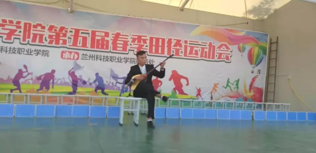 开学第一课“我和祖国共成长立志技能报国”主题教育活动文艺汇演