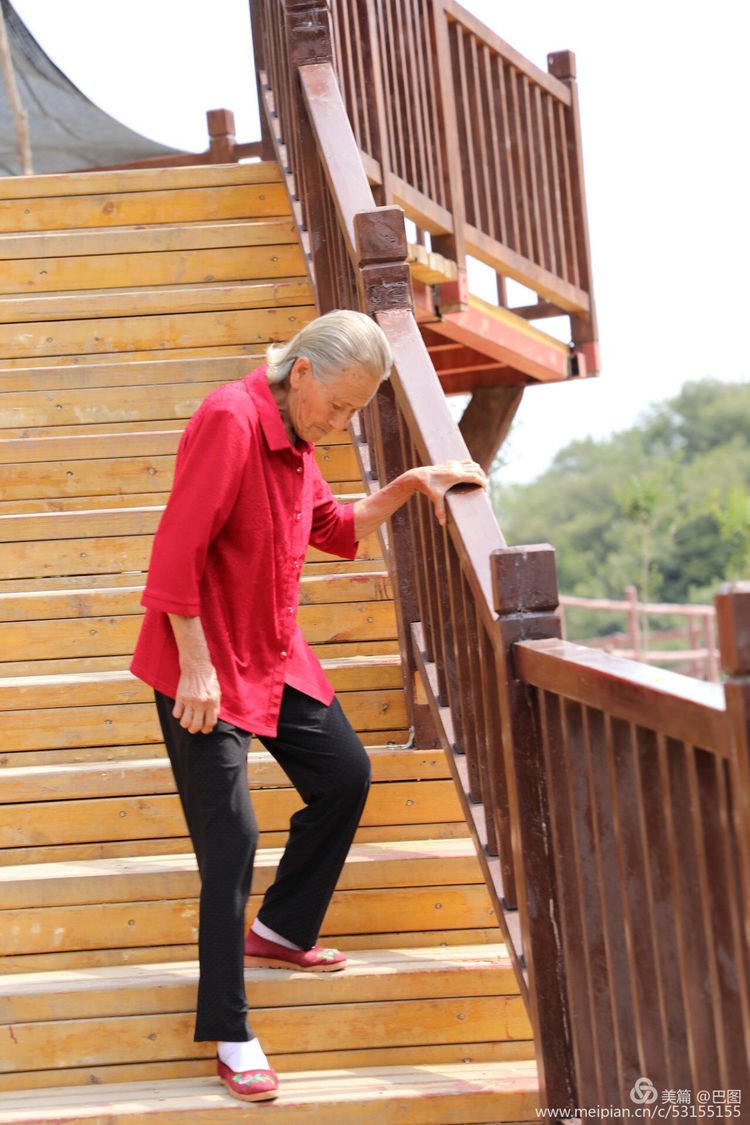 10月7日重阳节，十几首诗词100幅照片，致敬天下老年人