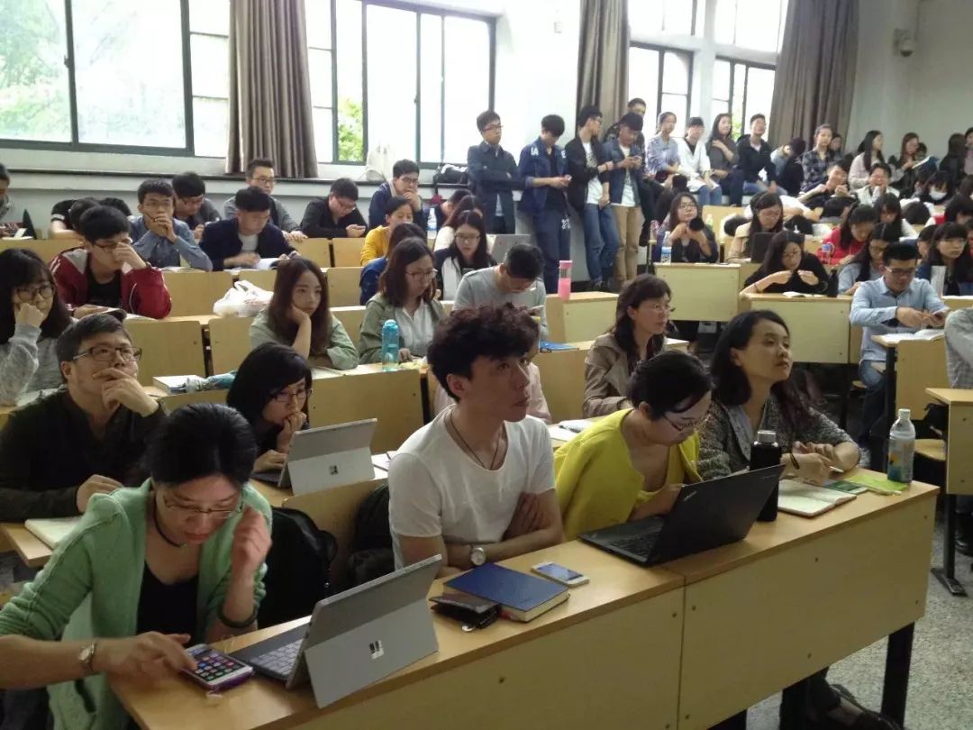 日新月著 博闻多识 | 浙江传媒学院新闻与传播学院欢迎你！