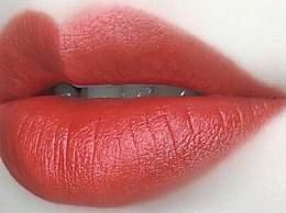 霸屏口红来袭，黑黄皮肤涂了就上瘾，让你白到发光！