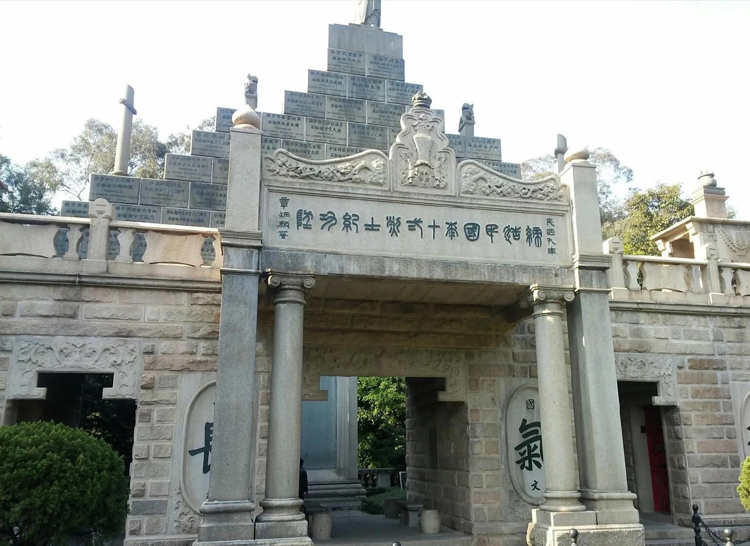 高考作文横空出世，被大学破格录取的他，论文答辩把老师气坏了