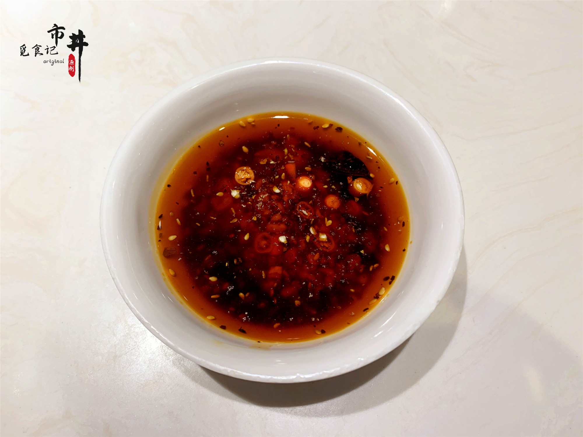 吃火锅时，如何搭配蘸料才好吃？学会“124搭配法”，方便实用