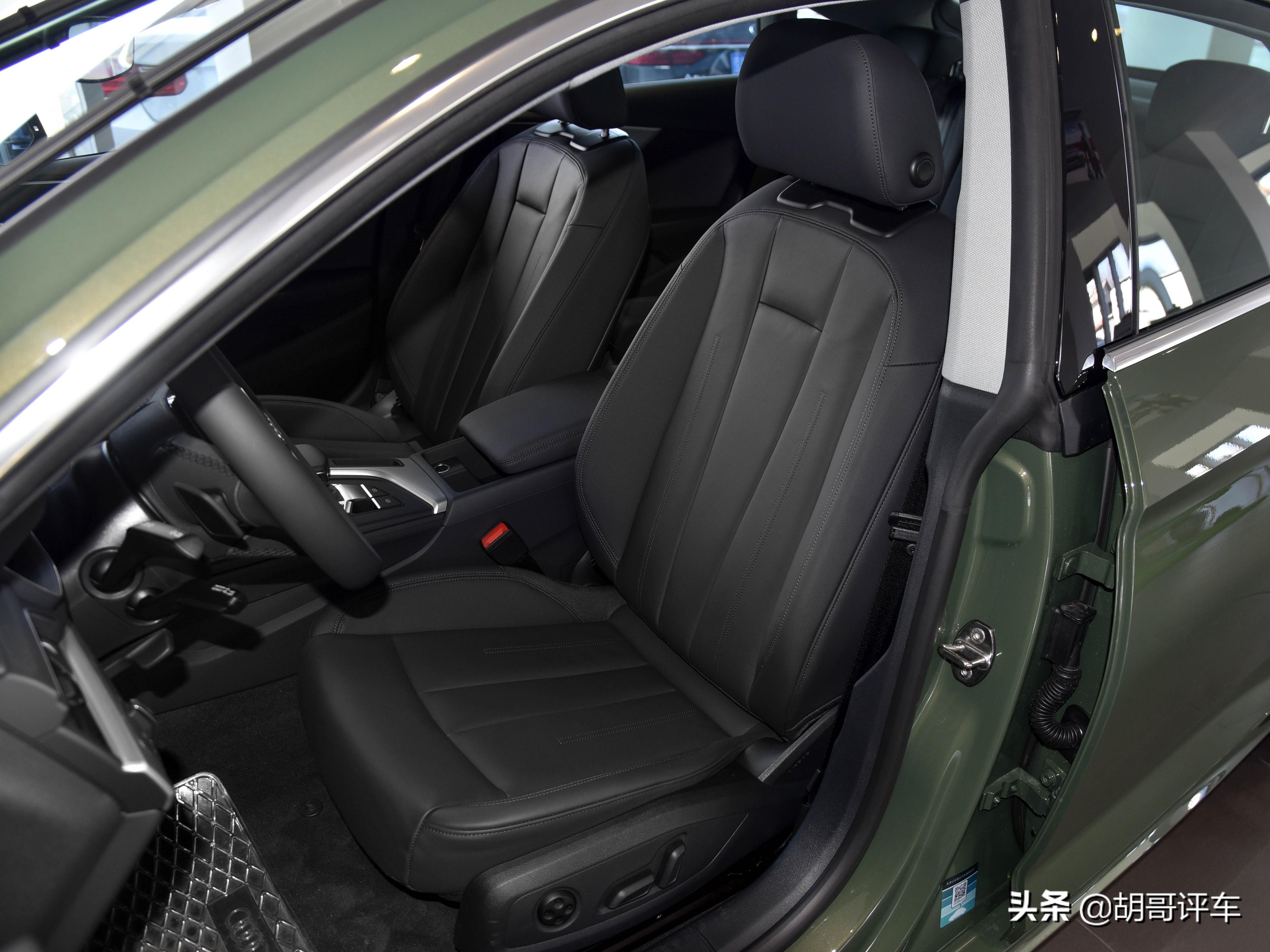 进口的奥迪轿车，舒适性不错外观更帅气，实拍奥迪A5