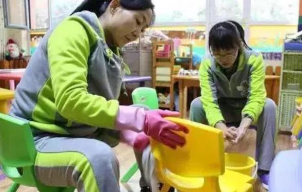 幼师工资条走红，老师吐槽付出和回报不成正比，大家对此看法不一